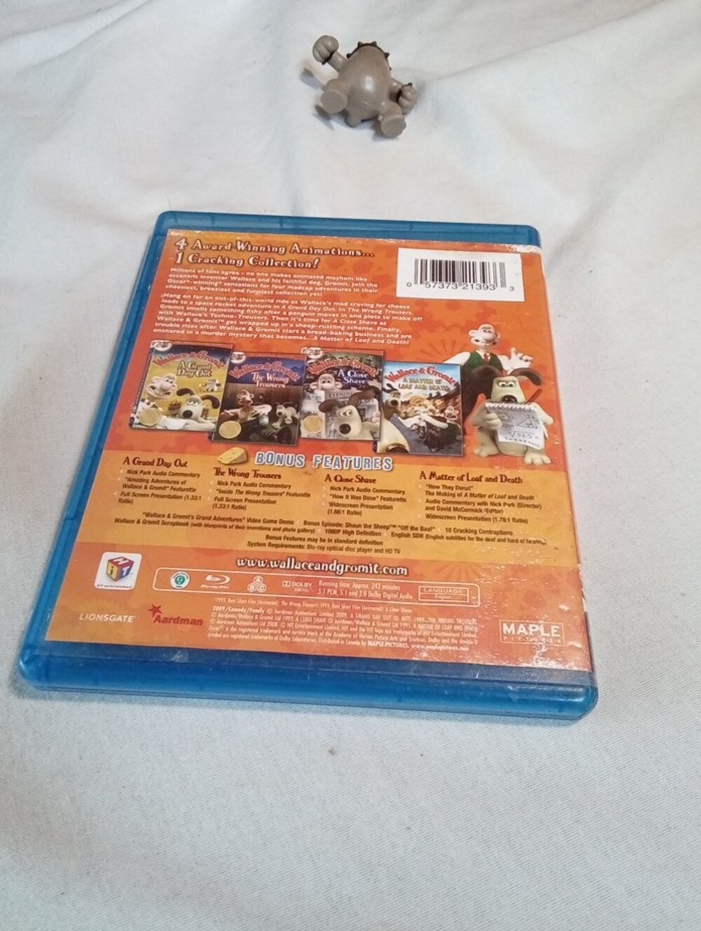 The Complete Collection - Blue Ray With Figure - Picture 3 of 4